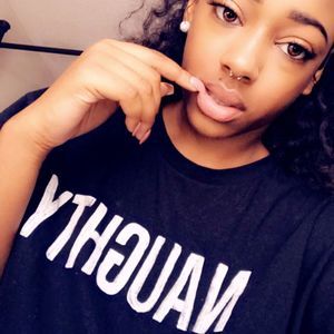 Meet your Posher, Mia